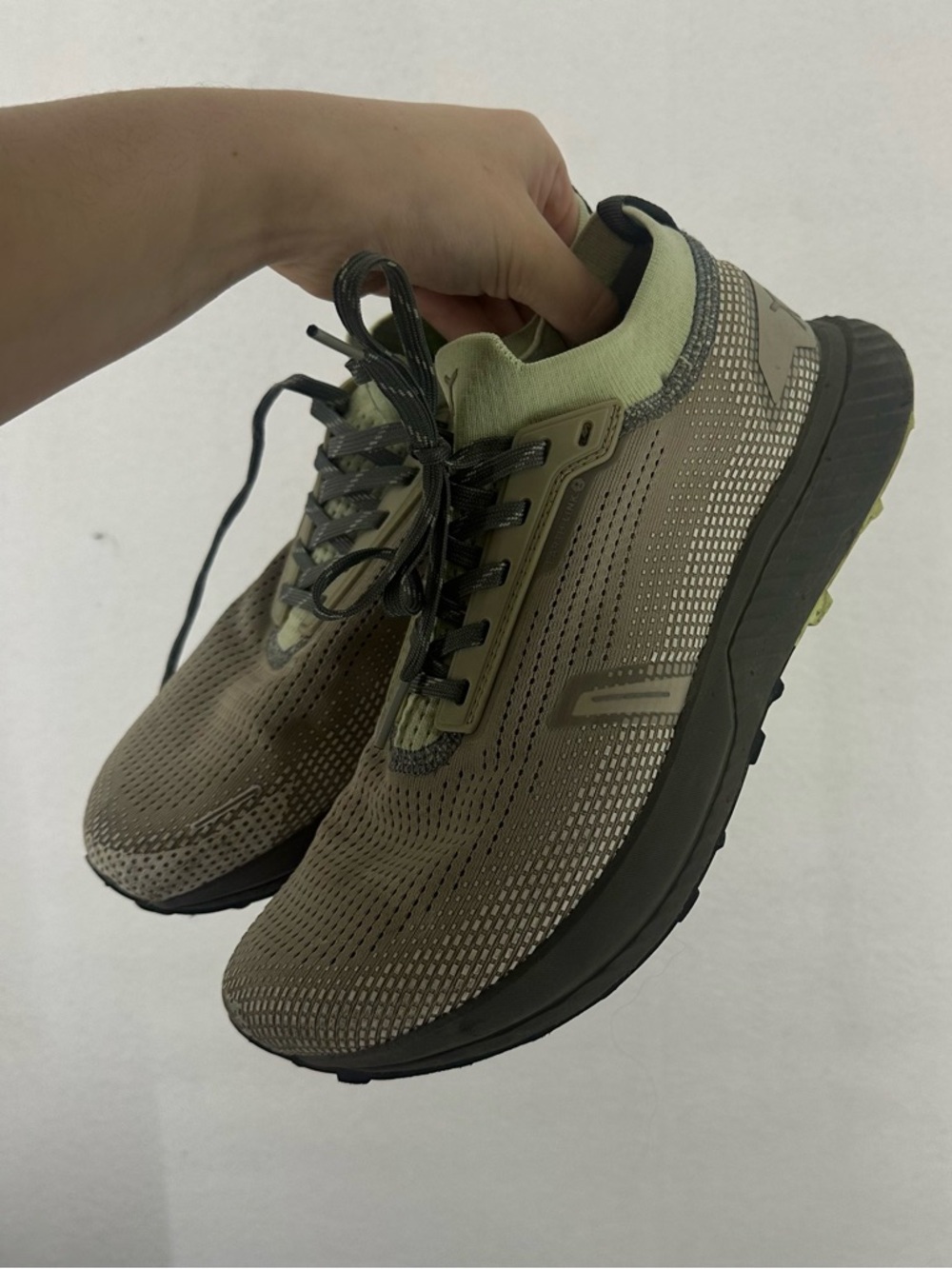 Flux Adapt Trail Runner Gray Mens Size 9 Womens Size 10.5 Athletic Knit Shoes